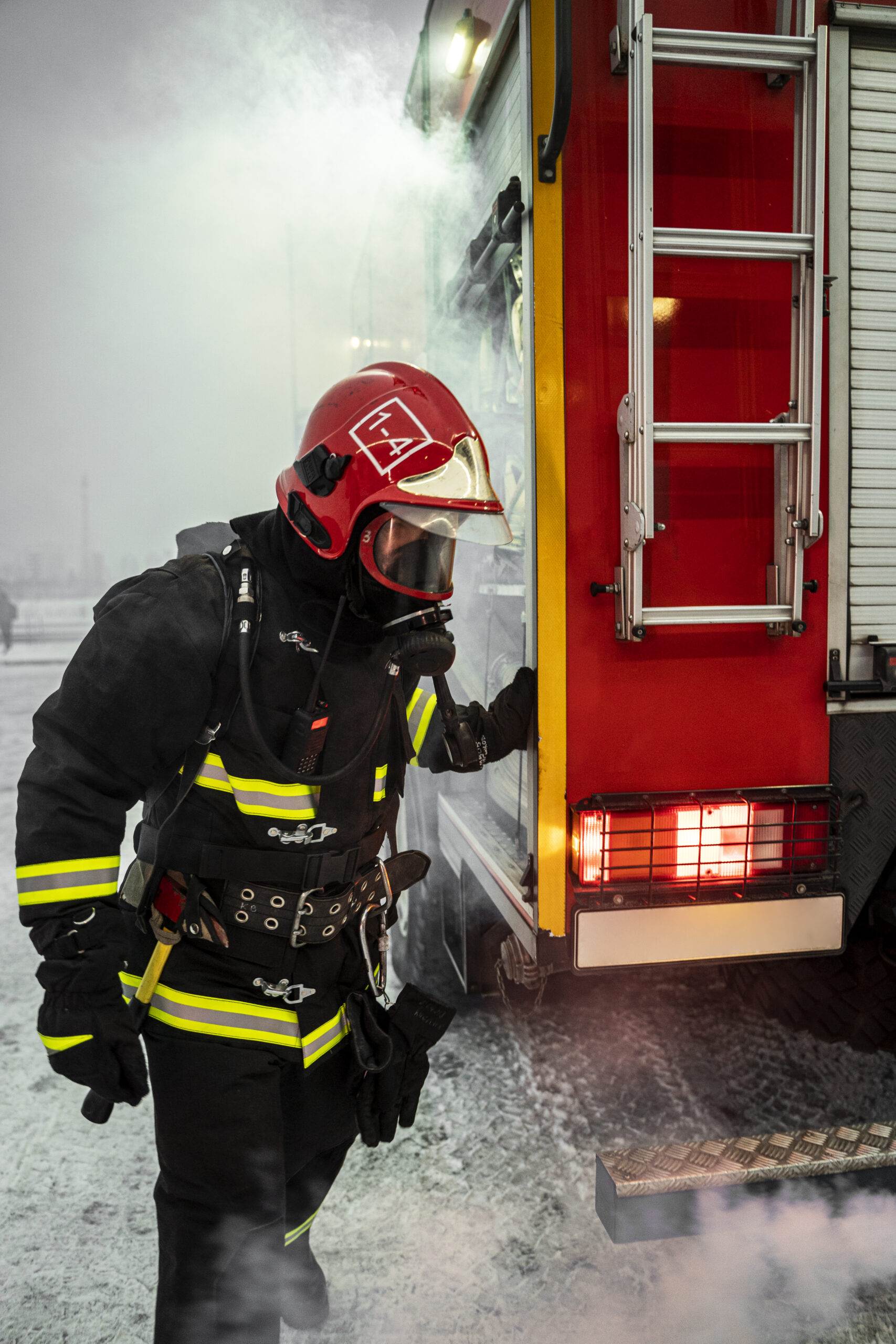 firefighter-ready-his-mission